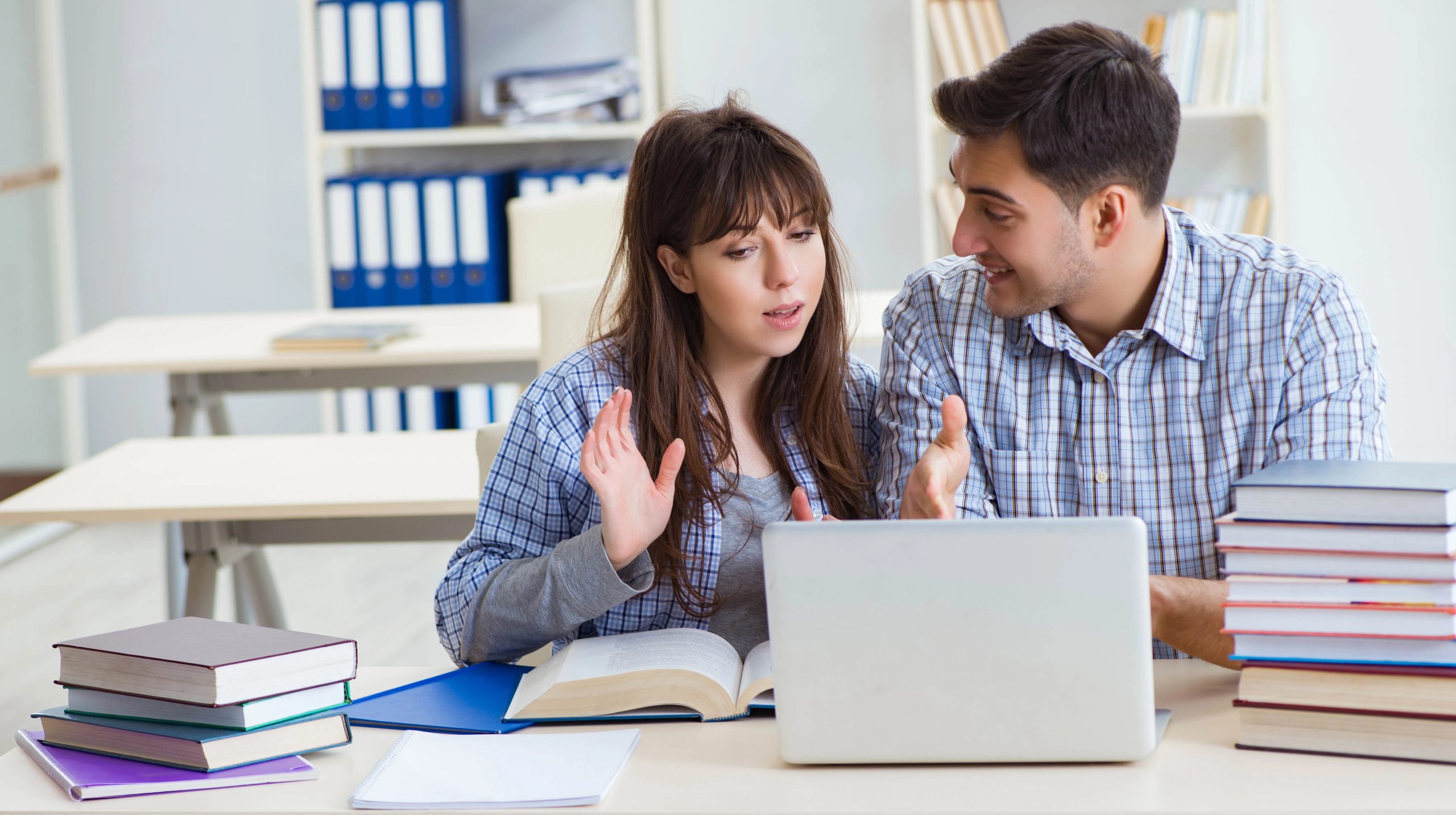 Los 3 mejores consejos sobre cómo empezar TFG para captar la atención de tus lectores